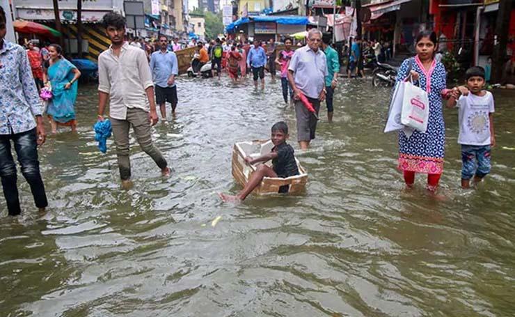 ব্যাপক মাত্রায় ঝড়বৃষ্টির পূর্বাভাস! ছুটি ঘোষণা সমস্ত স্কুল-সরকারি অফিসের ব্যাপক মাত্রায় ঝড়বৃষ্টির পূর্বাভাস! ছুটি ঘোষণা সমস্ত স্কুল-সরকারি অফিসের
