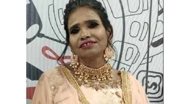 রেল স্টেশনের ময়লা শাড়ি থেকে ক্যাট ওয়াক এর লেহেঙ্গাতে দেখুন রানু মন্ডলকে রেল স্টেশনের ময়লা শাড়ি থেকে ক্যাট ওয়াক এর লেহেঙ্গাতে দেখুন রানু মন্ডলকে