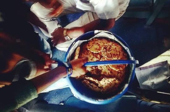 ৭ টি বিখ্যাত রেলওয়ে স্টেশনের বিশেষ খাবার দাবার, জেনে নিন সেগুলো কি কি