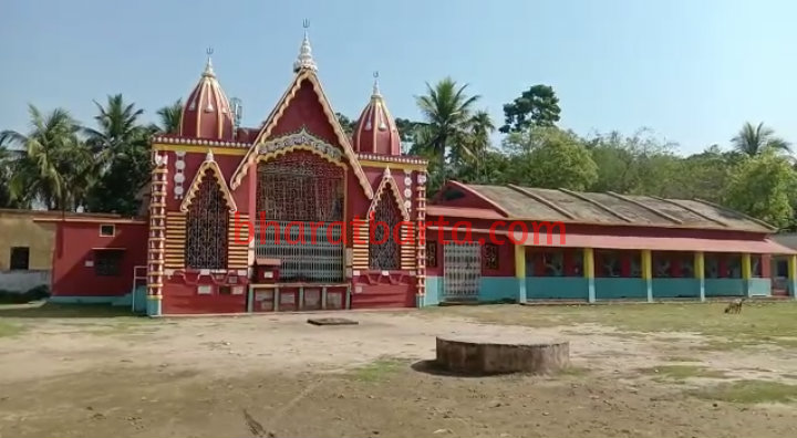 কর্মহীন ভক্তবৃন্দের আহার যোগাতে আগমেশ্বরী মাতা পূজা পরিষদের খাদ্য সামগ্রী বিতরণ কর্মহীন ভক্তবৃন্দের আহার যোগাতে আগমেশ্বরী মাতা পূজা পরিষদের খাদ্য সামগ্রী বিতরণ