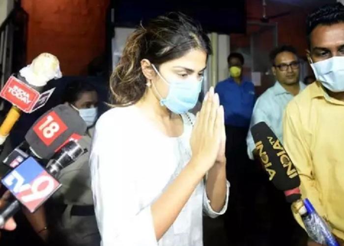 ফোনে 'AU' নামে নম্বর সেভ, হেভিওয়েট অভিনেতাকে ফোন রিয়ার