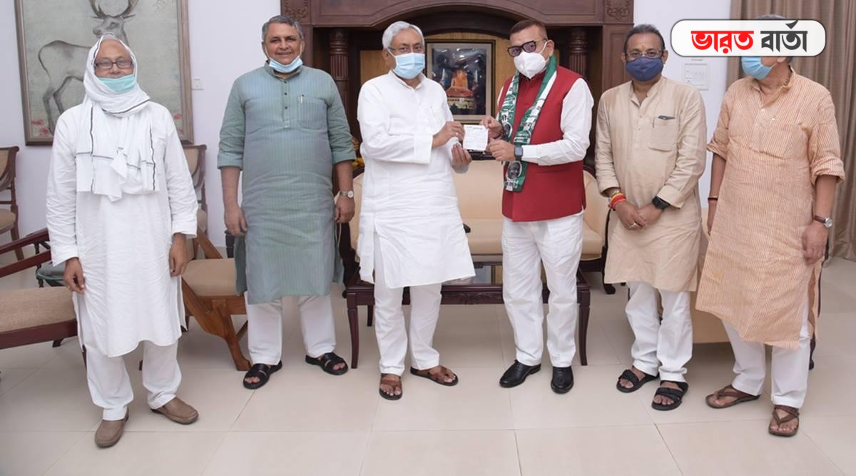 জল্পনার অবসান, এবার বিহারে নীতীশ কুমারের দলে যোগ দিলেন বিহারের প্রাক্তন ডিজি জল্পনার অবসান, এবার বিহারে নীতীশ কুমারের দলে যোগ দিলেন বিহারের প্রাক্তন ডিজি