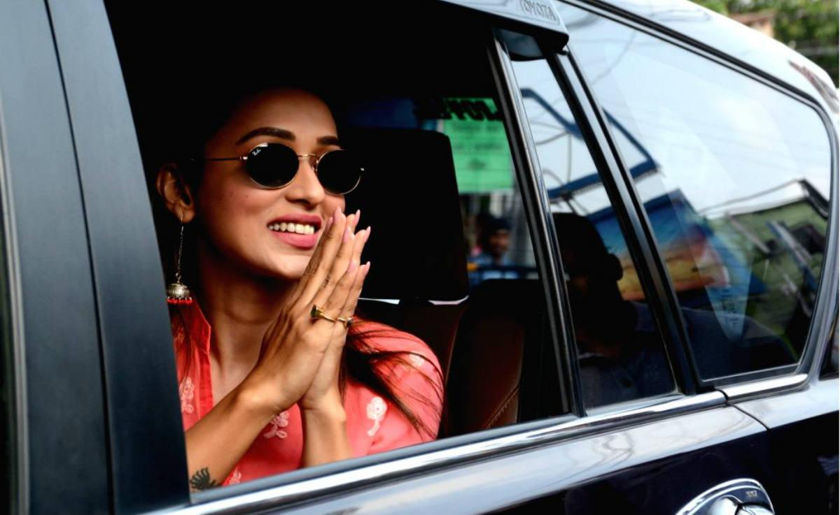 তৃণমূল সাংসদ মিমি চক্রবর্তীকে কটূক্তি, গ্রেফতার ট্যাক্সি চালক তৃণমূল সাংসদ মিমি চক্রবর্তীকে কটূক্তি, গ্রেফতার ট্যাক্সি চালক