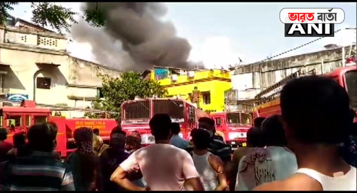 চিৎপুরে ভয়াবহ আগুন, ঘটনাস্থলে দমকলের ১৮টি ইঞ্জিন চিৎপুরে ভয়াবহ আগুন, ঘটনাস্থলে দমকলের ১৮টি ইঞ্জিন