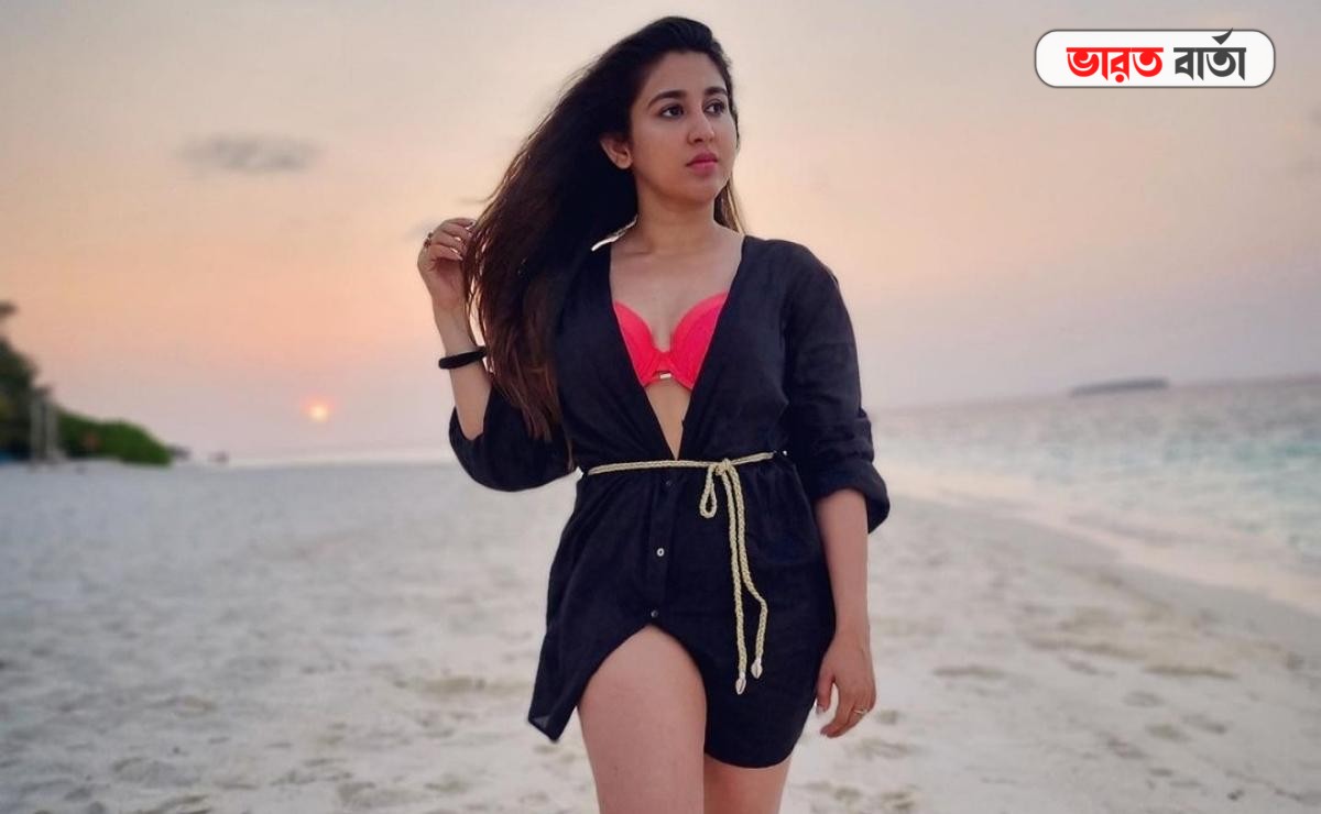 হালকা ছুটির মেজাজে অভিনেত্রী, হট অবতারে ধরা দিলেন ঐন্দ্রিলা সেন হালকা ছুটির মেজাজে অভিনেত্রী, হট অবতারে ধরা দিলেন ঐন্দ্রিলা সেন