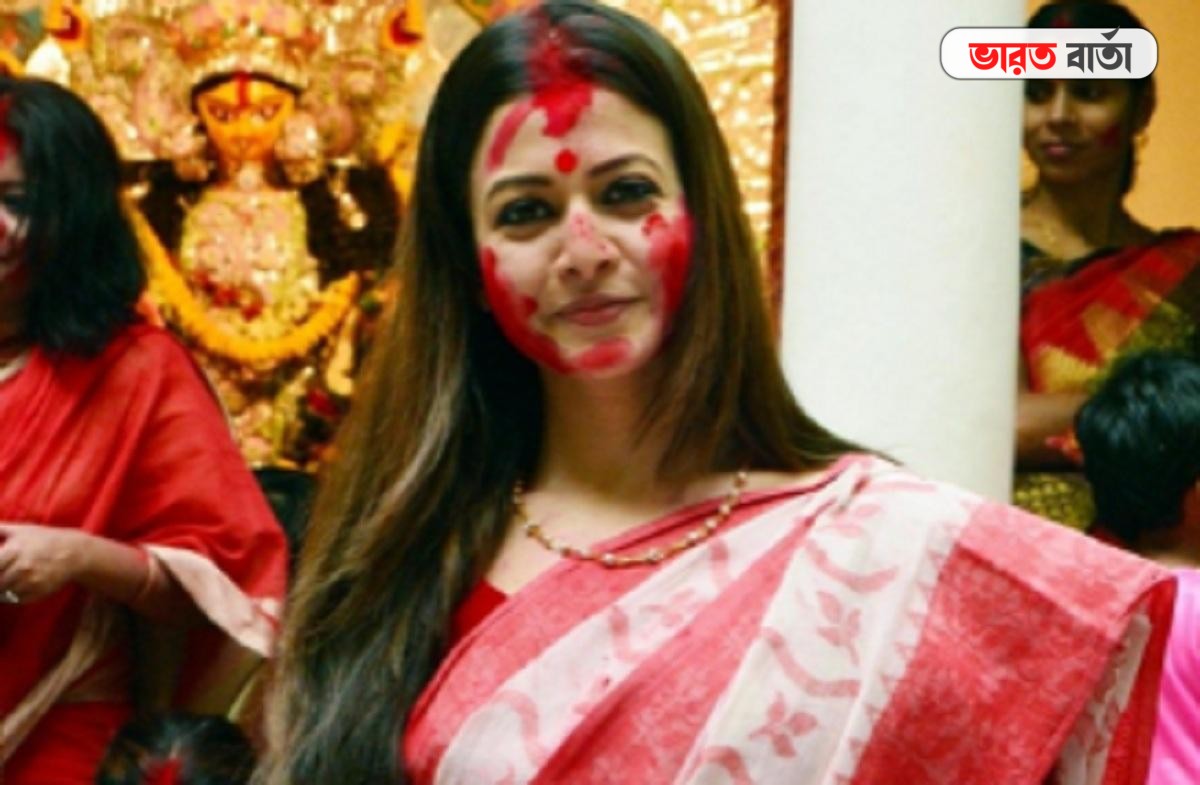 দুর্গাপুজোয় ভাই বোনেদের সাথে ফুচকা খেতেন, স্মৃতিচারণায় মজলেন কোয়েল মল্লিক