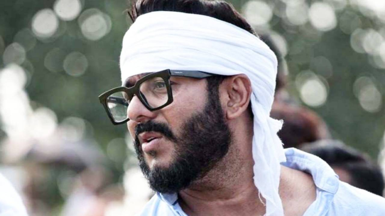 Raj Chakraborty: চিকেন পক্সে আক্রান্ত পরিচালক তথা বিধায়ক রাজ, স্ত্রী পুত্রের থেকে আলাদা থাকছেন Raj Chakraborty: চিকেন পক্সে আক্রান্ত পরিচালক তথা বিধায়ক রাজ, স্ত্রী পুত্রের থেকে আলাদা থাকছেন