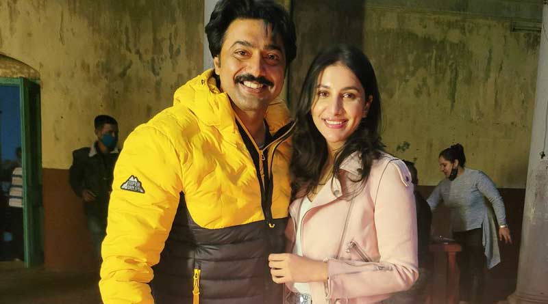 Dev Birthday Celebration: প্রেমিকের জন্মদিনে রুক্মিনীর সারপ্রাইজ! মধ্যরাত থেকে কেক কেটে গালা সেলিব্রেশন! Dev Birthday Celebration: প্রেমিকের জন্মদিনে রুক্মিনীর সারপ্রাইজ! মধ্যরাত থেকে কেক কেটে গালা সেলিব্রেশন!