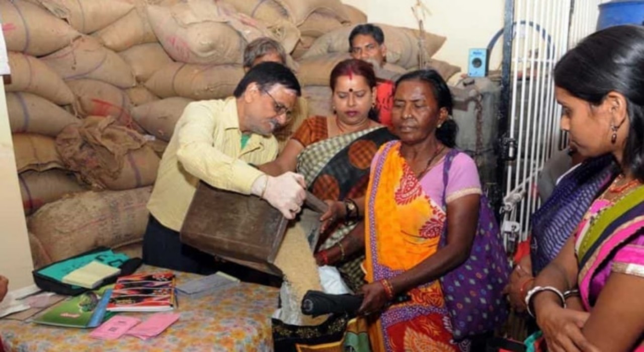 Ration Card: অনলাইনে কয়েক মিনিটে পরিবারের নতুন সদস্যের রেশন কার্ড বানিয়ে নিন, জানুন বিস্তারিত