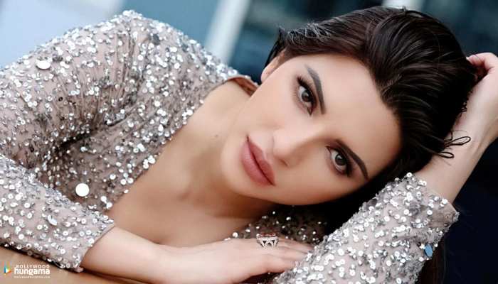 Shama Sikander তার হট লুক দেখাতে তার কোট খুলে ফেললেন, নায়িকার এমন ছবি সামনে এসেছে Shama Sikander তার হট লুক দেখাতে তার কোট খুলে ফেললেন, নায়িকার এমন ছবি সামনে এসেছে