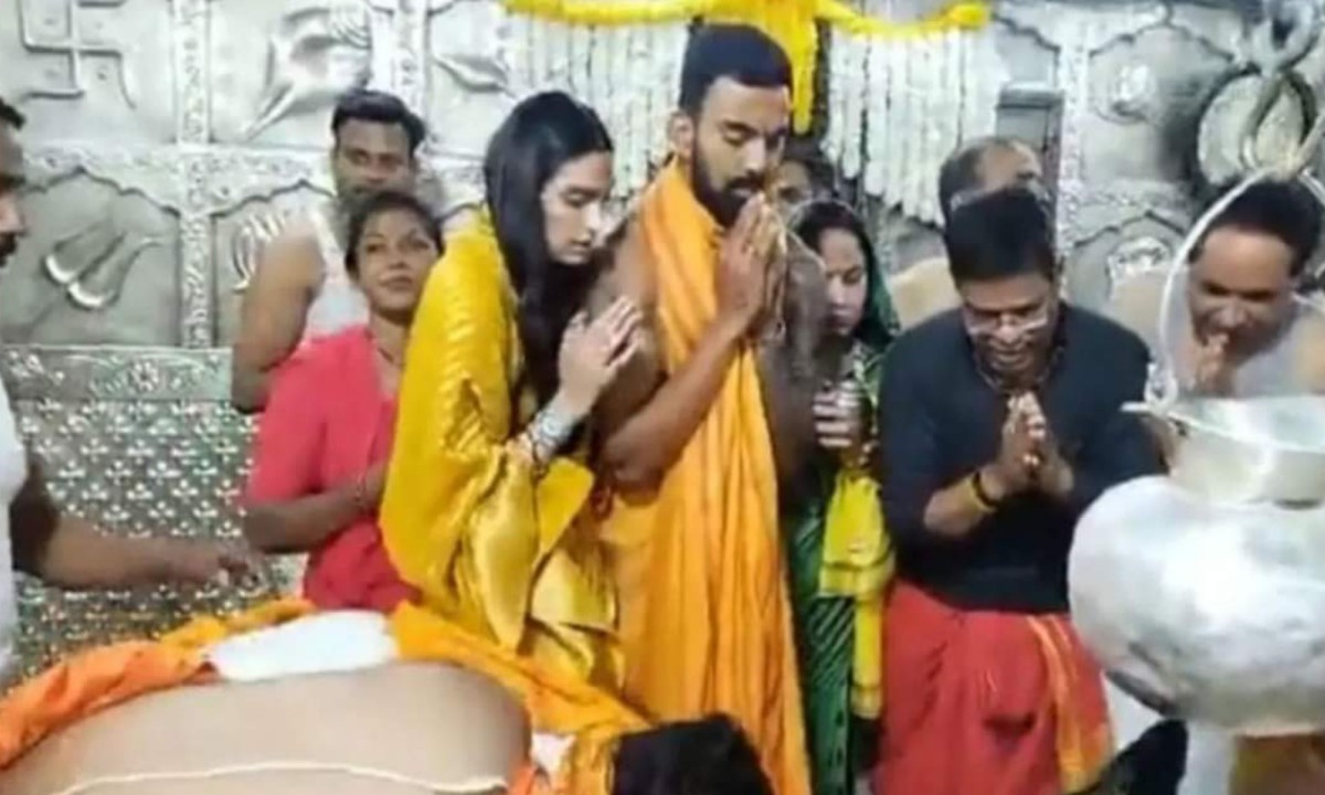 KL Rahul: ফর্মে ফিরতে 'মহাকালের' মন্দিরে পৌঁছালেন রাহুল! স্ত্রী আথিয়াকে নিয়ে করলেন হোম যজ্ঞ
