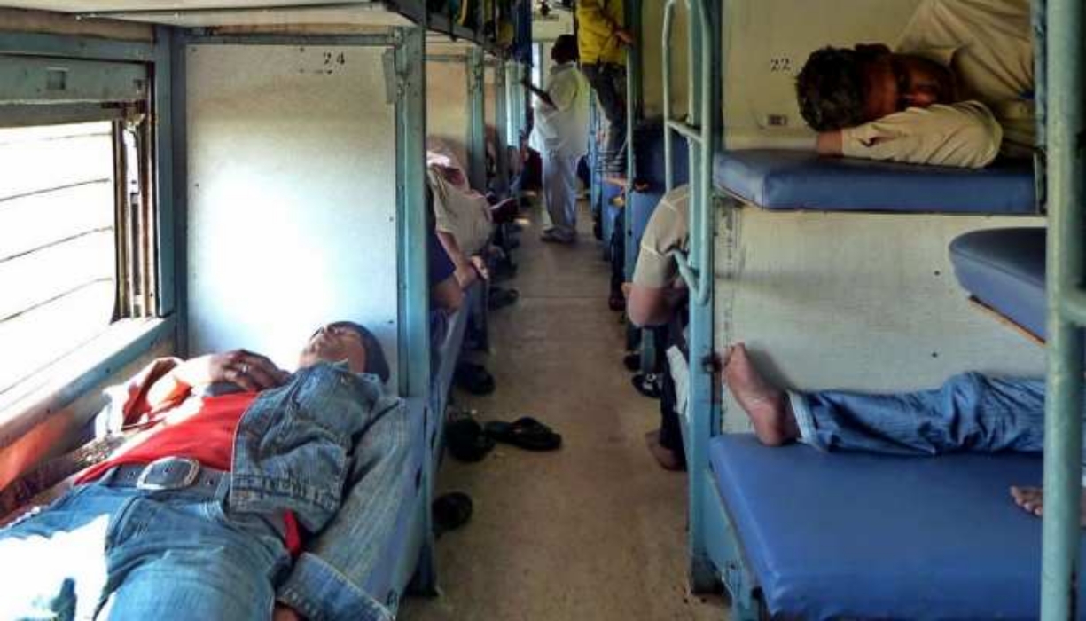 Indian Railway Sleeping Rules: রেলে ঘুমানোর সময় কেউ করতে পারবে না বিরক্ত, অন্যথায় হবে জরিমানা, জানুন ৪ নিয়ম Indian Railway Sleeping Rules: রেলে ঘুমানোর সময় কেউ করতে পারবে না বিরক্ত, অন্যথায় হবে জরিমানা, জানুন ৪ নিয়ম