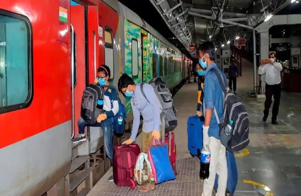 Indian Railways: দোল উৎসবে রেল যাত্রীদের মুখে ফুটবে হাসি, ভারতীয় রেলওয়ে চালু করল নতুন ট্রেন পরিষেবা, দেখুন পুরো তালিকা