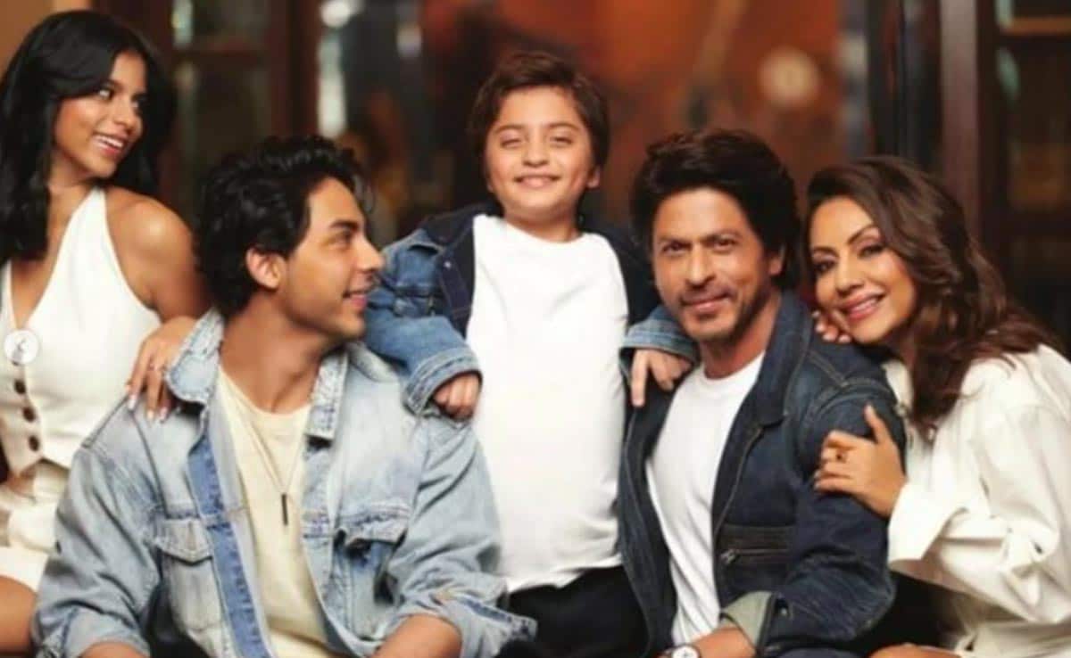 Shahrukh Khan Family: সামনে এল মান্নতের ঝলক, পুরো পরিবারের সাথেই দেখা দিলেন কিং খান