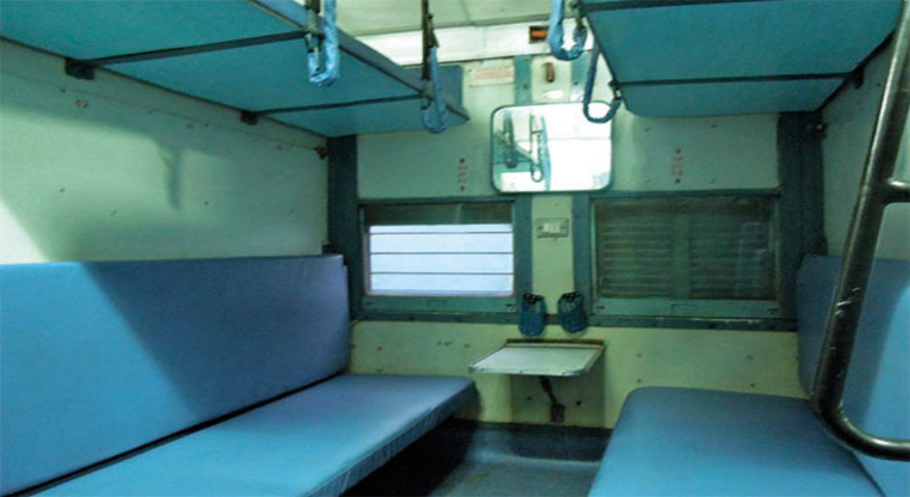 Indian Railway Rules: ট্রেনে ঘুমানোর জন্য মানতে হবে এই নিয়ম, না মানলেই হবে জরিমানা Indian Railway Rules: ট্রেনে ঘুমানোর জন্য মানতে হবে এই নিয়ম, না মানলেই হবে জরিমানা