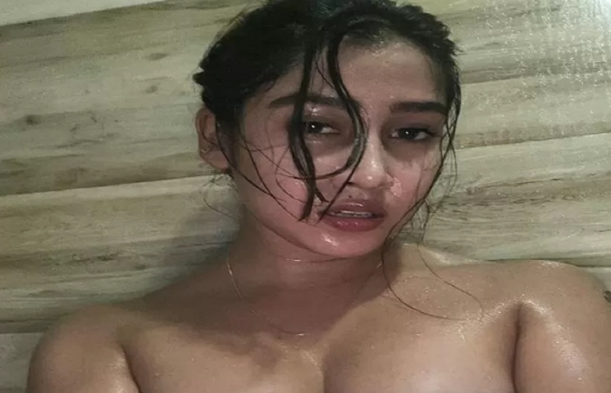 কাপড় ছাড়া এই অবস্থায় বাথরুম থেকে ছবি শেয়ার করলেন Sofia Ansari, চোখ বন্ধ করে দেবেন কাপড় ছাড়া এই অবস্থায় বাথরুম থেকে ছবি শেয়ার করলেন Sofia Ansari, চোখ বন্ধ করে দেবেন