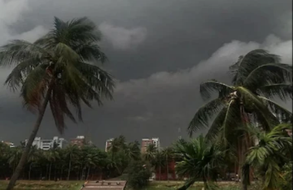 Weather update: গরম এখনো থাকলেও এই জেলায় রয়েছে ব্যাপক বৃষ্টির সম্ভাবনা, কোন কোন জেলা পুড়বে, আর ভিজবেই বা কোন কোন জেলা?