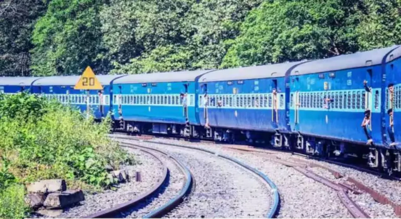 ভারতীয় রেলওয়ের ট্রেন তৈরি করতে কত খরচ হয়? দাম শুনলে অবাক হবেন আপনি