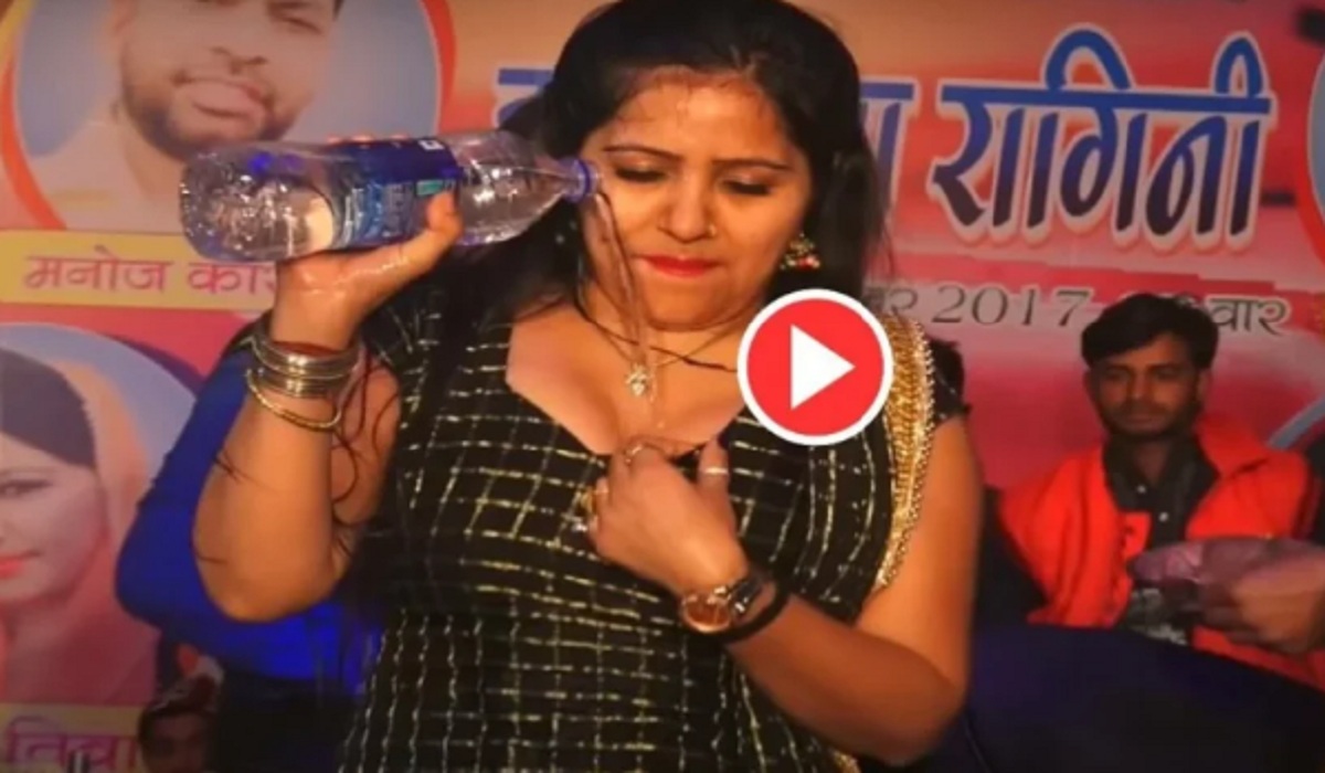 নিজের গায়ে জল ঢেলে মঞ্চে আগুন লাগলেন অভিনেত্রী রচনা তিওয়ারি, লোক দেখার জন্য পাগল