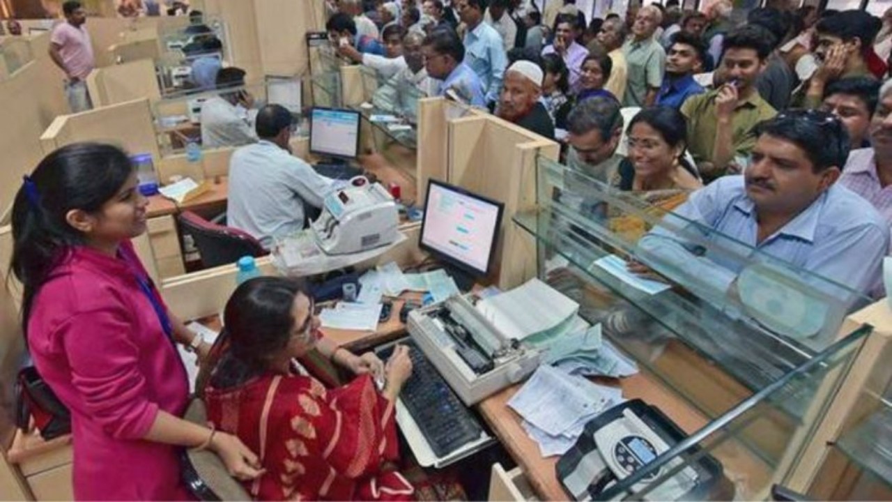 SBI, PNB, HDFC এবং ICICI ব্যাঙ্ক গ্রাহকদের জন্য সতর্কতা, ন্যূনতম ব্যালেন্স সংক্রান্ত নিয়মগুলি জানুন