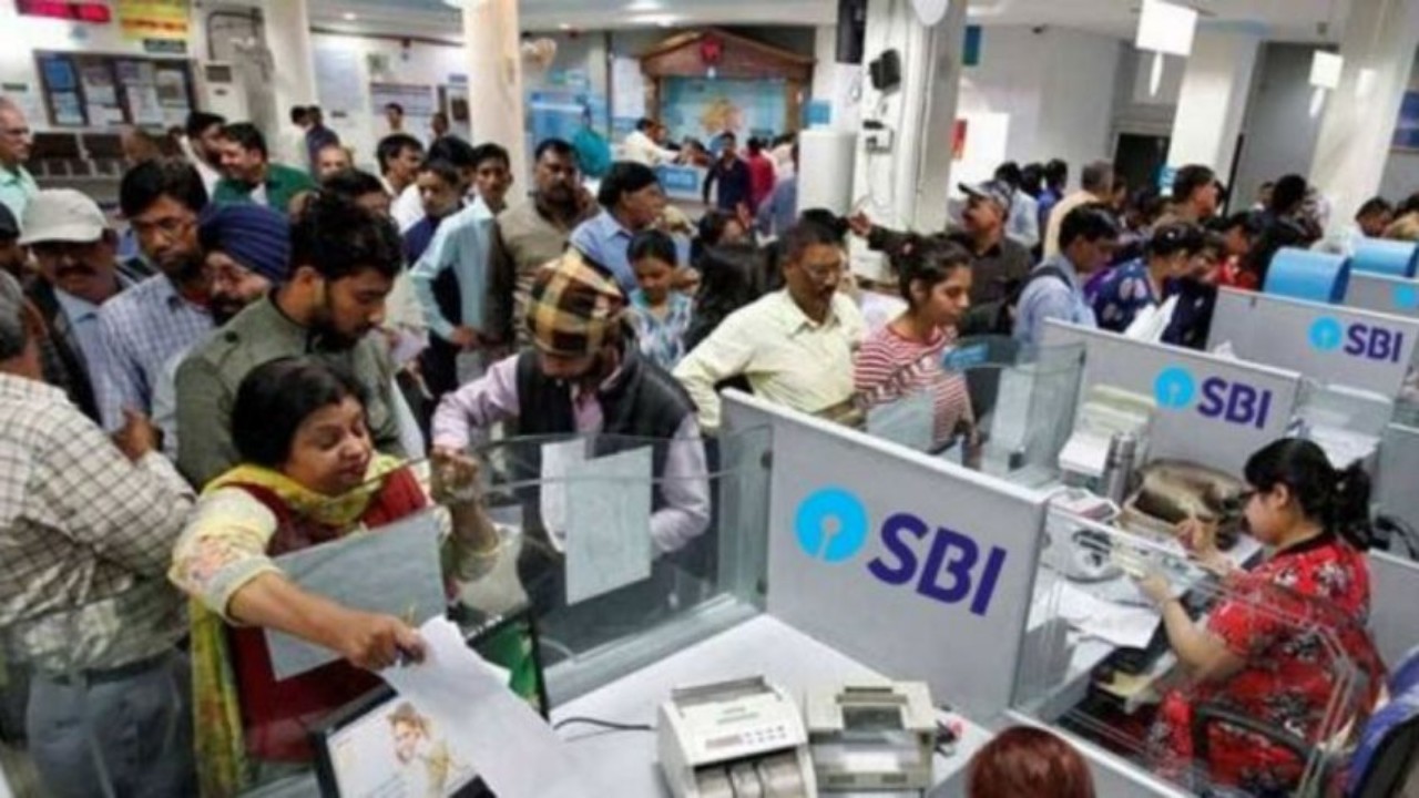 লোনের ওপর ব্যাপক ছাড় দিচ্ছে SBI, উৎসবের এই মরসুমেই আপনার স্বপ্ন হবে সত্যি লোনের ওপর ব্যাপক ছাড় দিচ্ছে SBI, উৎসবের এই মরসুমেই আপনার স্বপ্ন হবে সত্যি