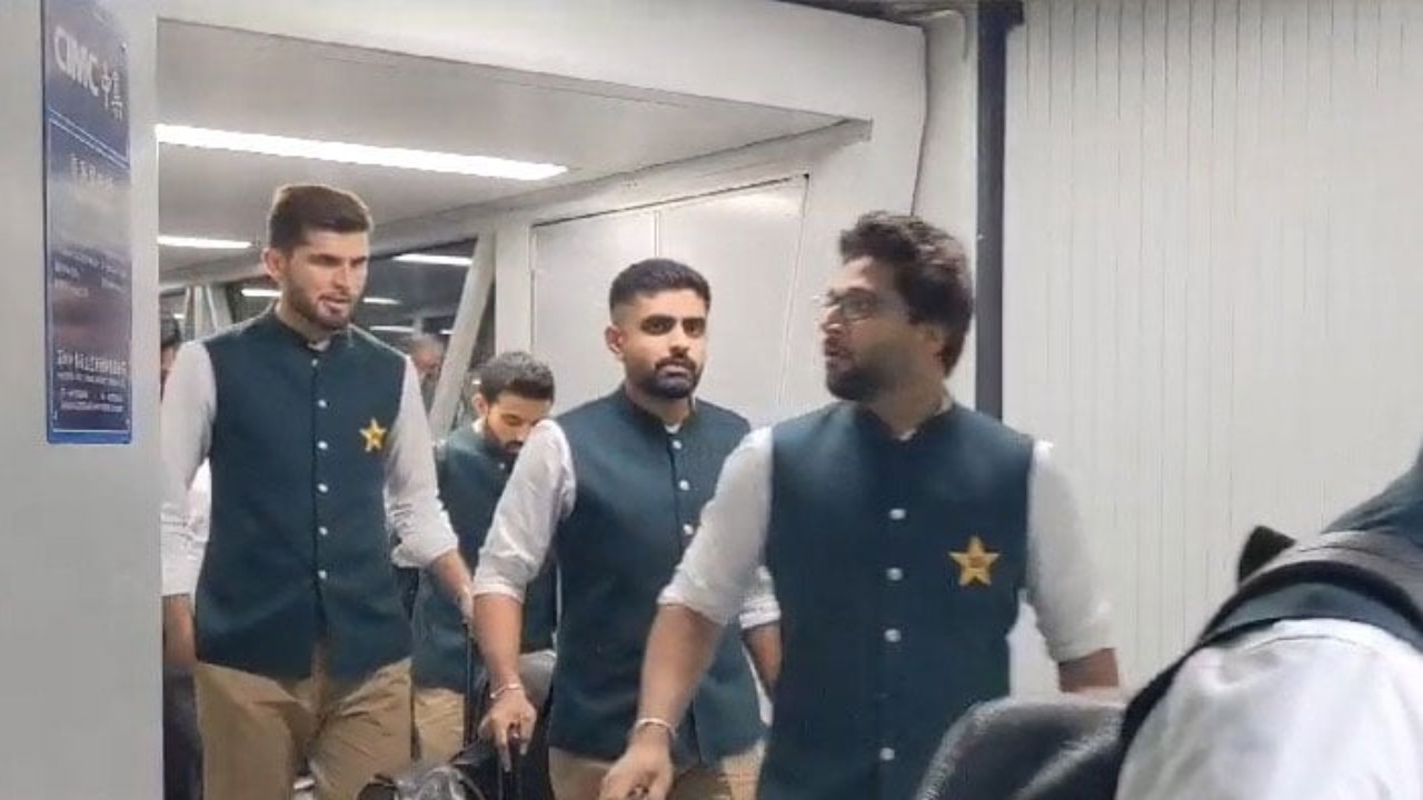 অবশেষে বিশ্বকাপ খেলতে ভারতে পৌঁছালো পাকিস্তান, ৭ বছর পর ঘটল এই আশ্চর্যজনক ঘটনা - WORLD CUP অবশেষে বিশ্বকাপ খেলতে ভারতে পৌঁছালো পাকিস্তান, ৭ বছর পর ঘটল এই আশ্চর্যজনক ঘটনা - WORLD CUP
