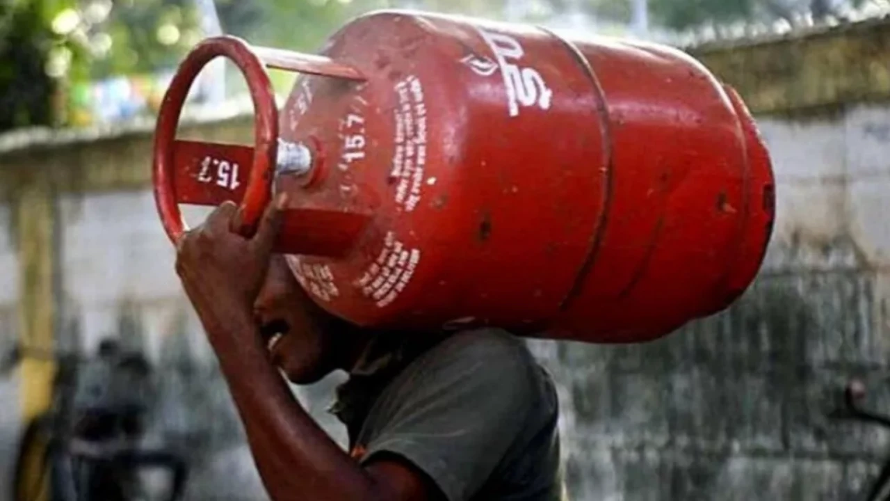 দীপাবলিতে সম্পূর্ণ বিনামূল্যে পাবেন LPG Gas সিলিন্ডার, আপনি কি অফার পাওয়ার যোগ্য? জেনে নিন