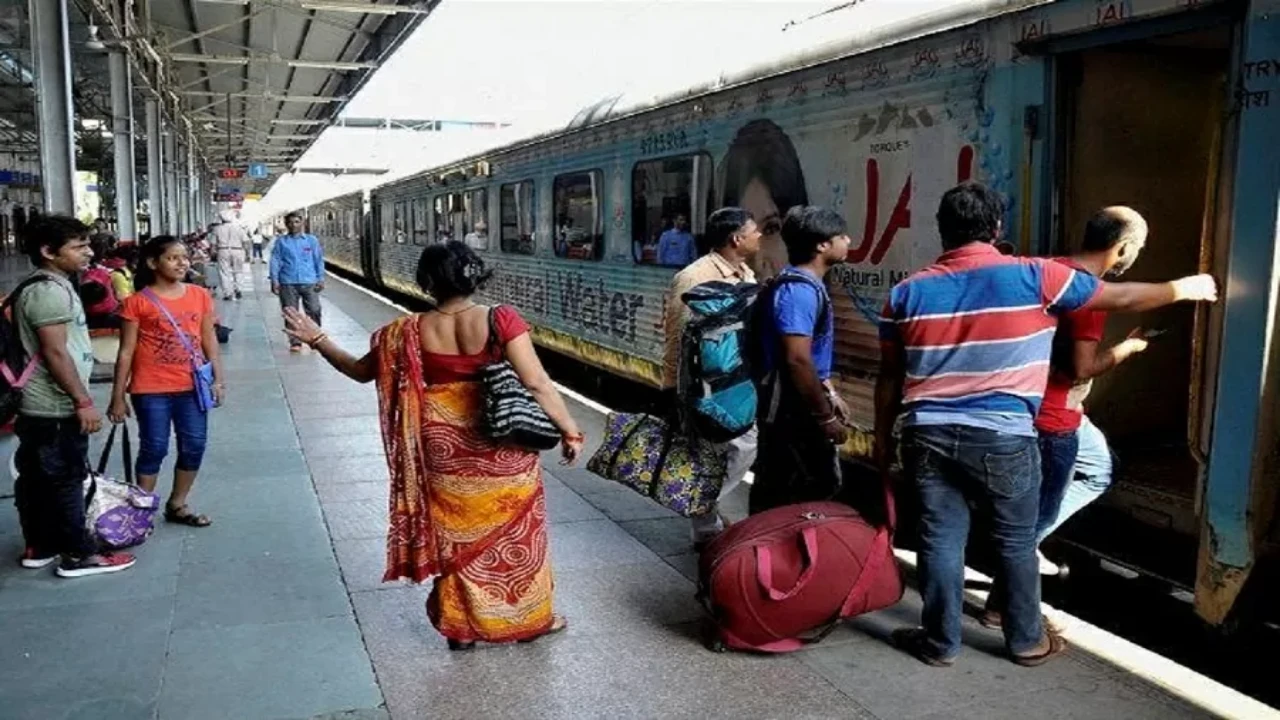 এক টিকিটেই ভ্রমণ করতে পারবেন ৮টি স্টেশনে, ভারতীয় রেলওয়ে নিয়ে এলো এই নতুন টিকিট ব্যবস্থা