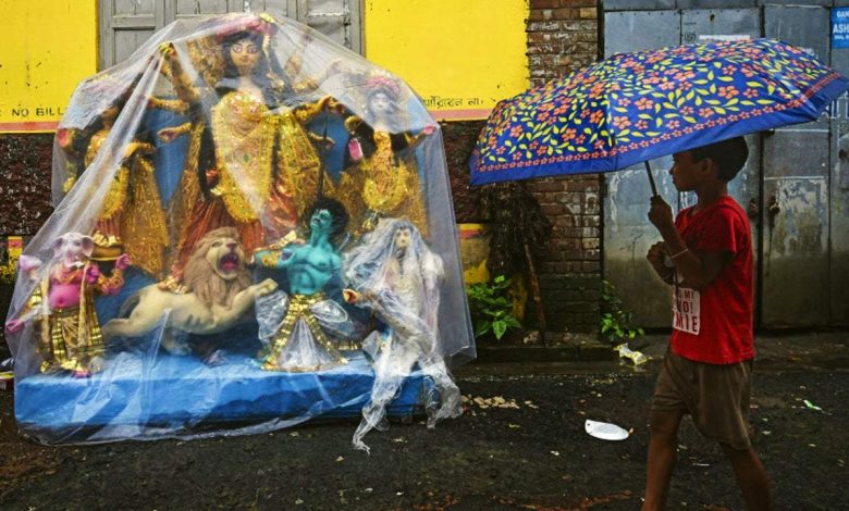 Today Weather Update: চতুর্থীর আমেজে জল ঢালবে বৃষ্টি? দেখে নিন পশ্চিমবঙ্গের আবহাওয়ার আপডেট