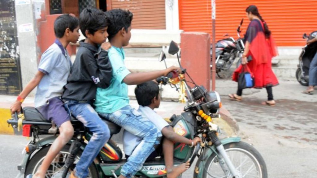Traffic Rules: অপ্রাপ্তবয়স্করা গাড়ি চালালে জেলে যাবেন বাবা-মা, জানুন ভারত সরকারের নতুন ট্রাফিক নিয়ম