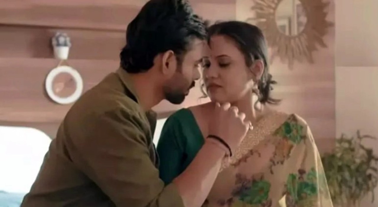 Web Series: প্রতিটি মুহূর্তে চরম উত্তেজনা, ঘনিষ্ঠ দৃশ্যের এই ওয়েব সিরিজ ভুলেও দেখবেন না বাচ্চাদের সামনে