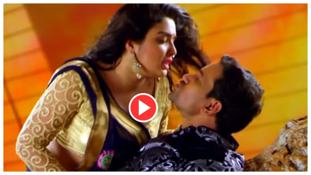 রাতের বেডরুমে হট অবতারে আম্রপালি, নিরহুয়ার হাল ভাবুন একবার