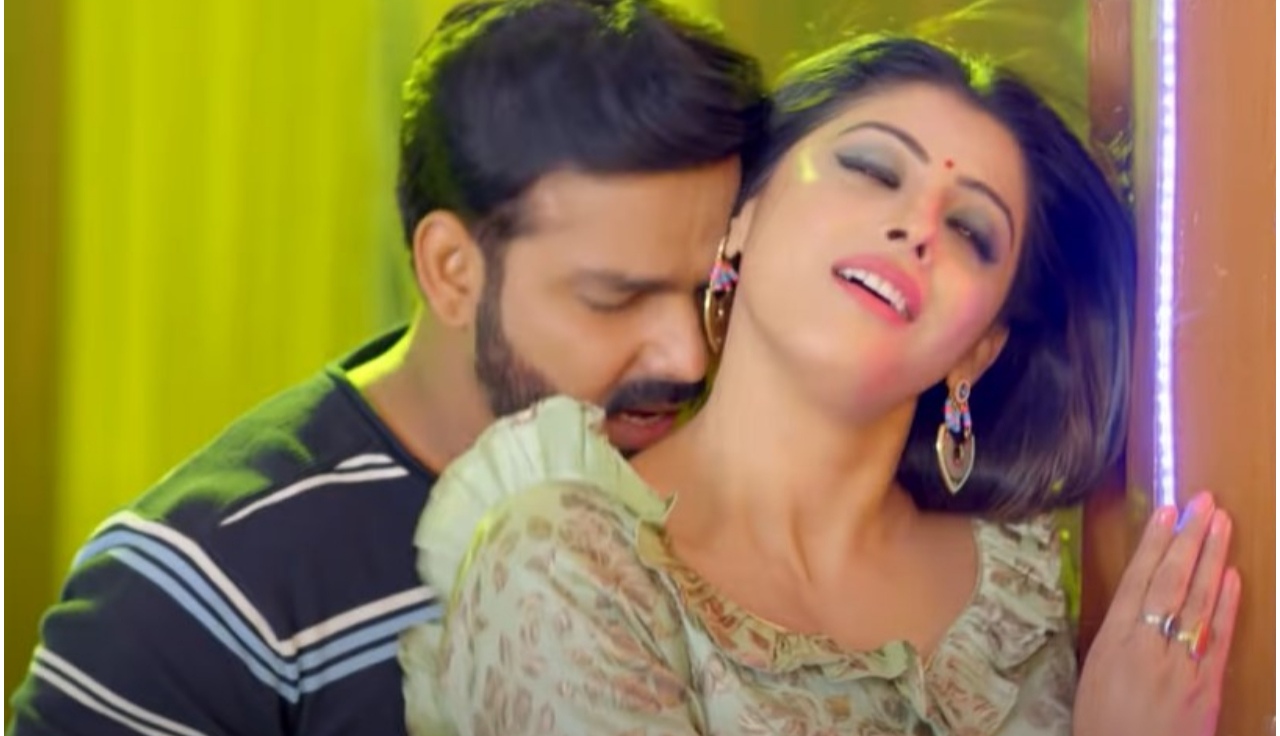 Bhojpuri: মধ্যরাতে পবন সিংয়ের সঙ্গে সঞ্চিতা ব্যানার্জির রোমান্টিক দৃশ্য: ভিডিওতে ভরপুর রোমান্স