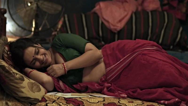 স্বামীকে ছেড়ে পোস্টমাস্টারের সাথে অবৈধ সম্পর্কে জড়ালেন স্ত্রী, দরজা বন্ধ করে দেখুন সিরিজটি (Updated Web Series)