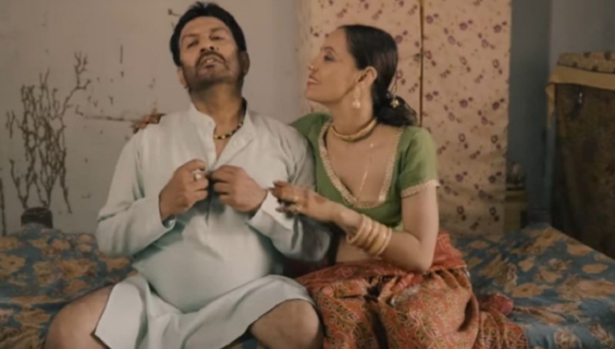 প্রতি মুহূর্তে রয়েছে একের পর এক ঘনিষ্ঠ দৃশ্য, ঘরের দরজা বন্ধ করেই দেখুন এই ওয়েব সিরিজ (Updated Web Series)