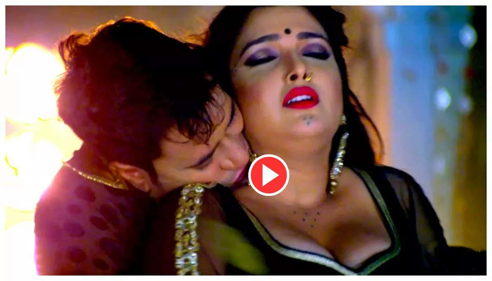 Bhojpuri Song: বুকের খাঁজ দেখিয়ে নিরহুয়াকে উত্তেজিত করলেন আম্রপালি, করলেন নিয়ন্ত্রণহীন রোমান্স
