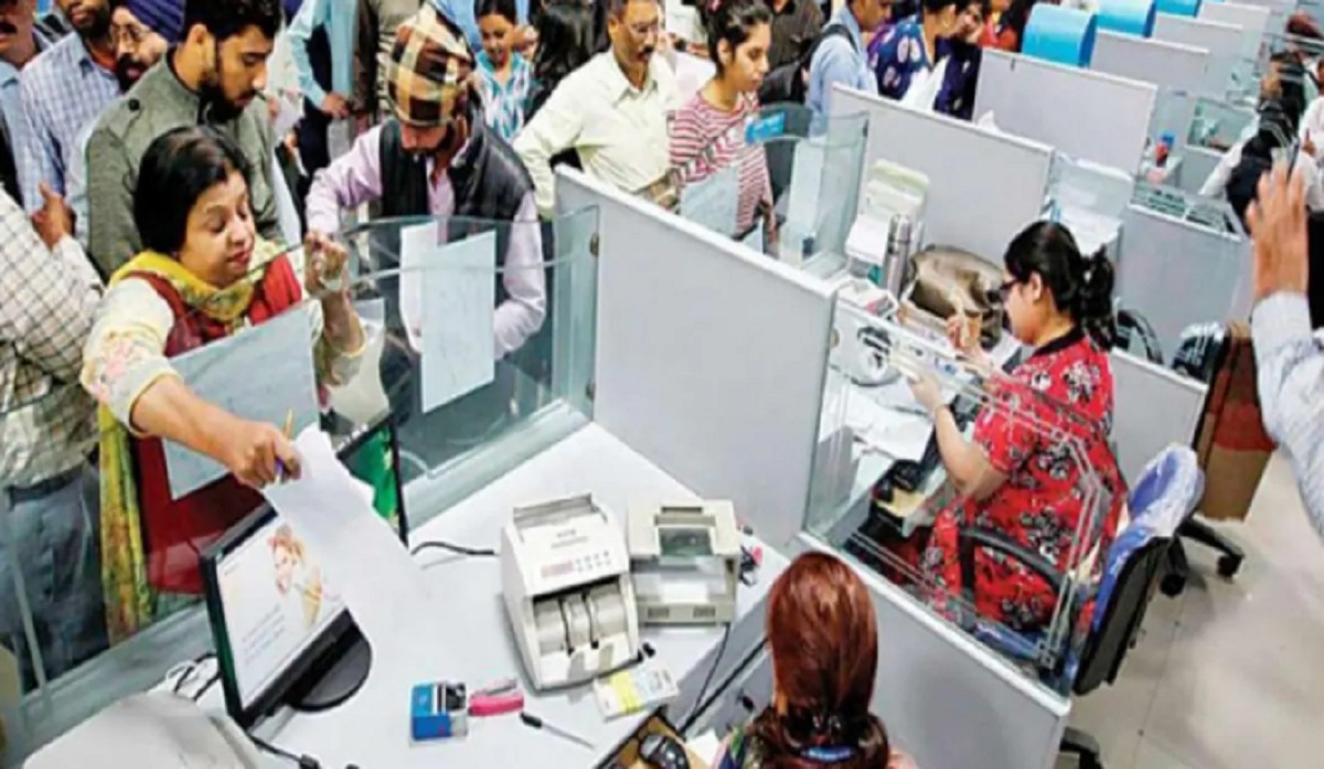 RBI: রিজার্ভ ব্যাঙ্কের ঘোষণায় সুদের হার বাড়াল ৩ ব্যাঙ্ক, গ্রাহকদের ওপরও পড়বে প্রভাব