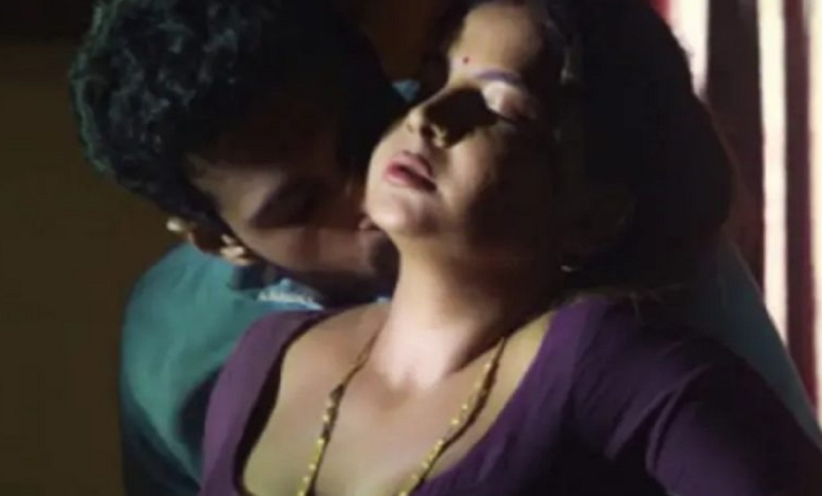 Web Series: মামীর সাথে ঘনিষ্ঠতায় মত্ত ভাগ্নে, ঘরের দরজা বন্ধ করে দেখুন এই ওয়েব সিরিজ