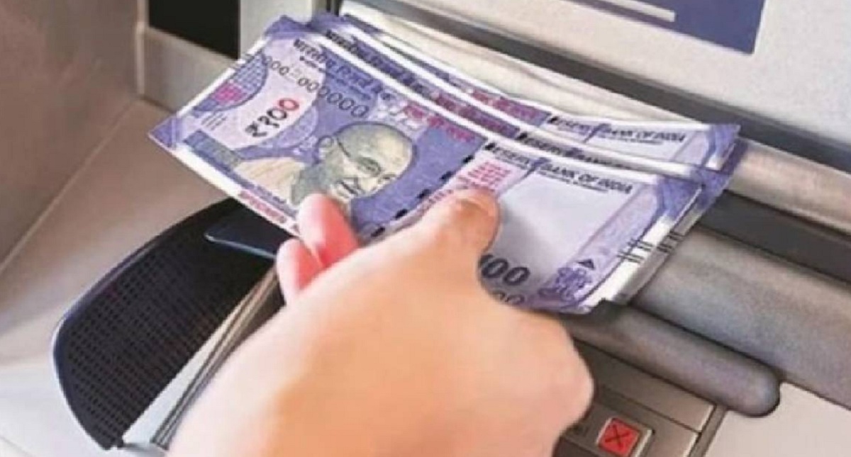 ATM Withdrawal Limit: নতুন বছরে এটিএম থেকে একদিনে টাকা তোলার লিমিট পরিবর্তন হবে, কোন ব্যাঙ্ক থেকে কত তুলতে পারবেন?