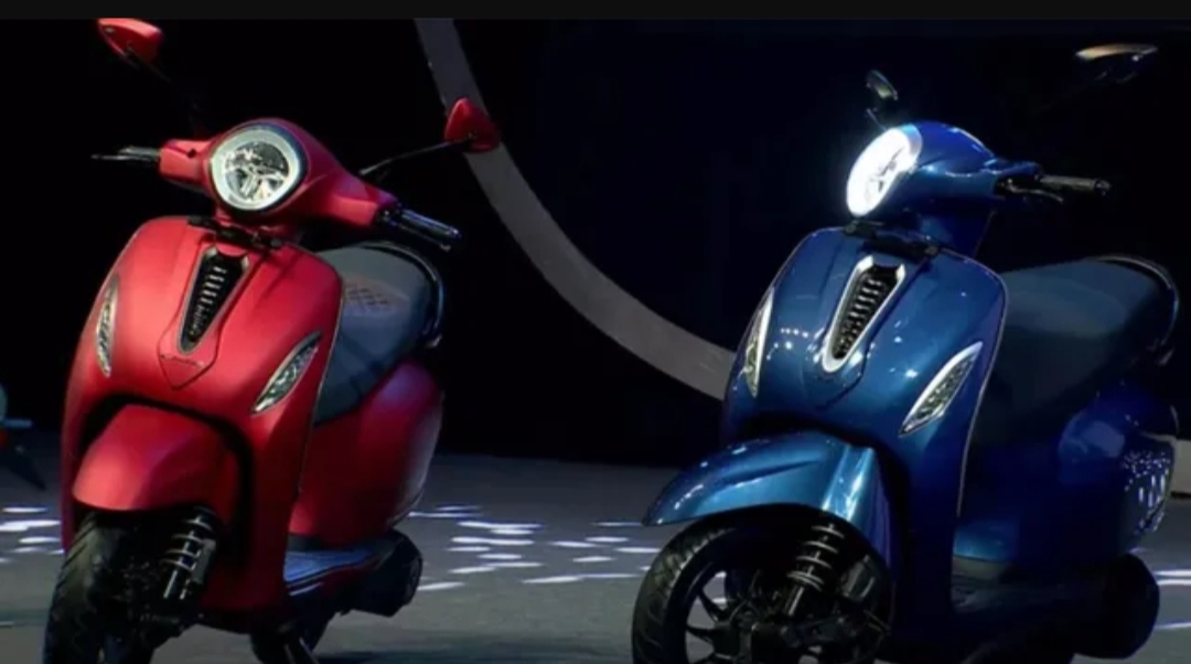 Bajaj Chetak EV: লঞ্চ হল সবথেকে সস্তা Bajaj Chetak EV, কঠিন চ্যালেঞ্জ ছুঁড়ে দিয়ে Ola কে, দিল কড়া টক্কর