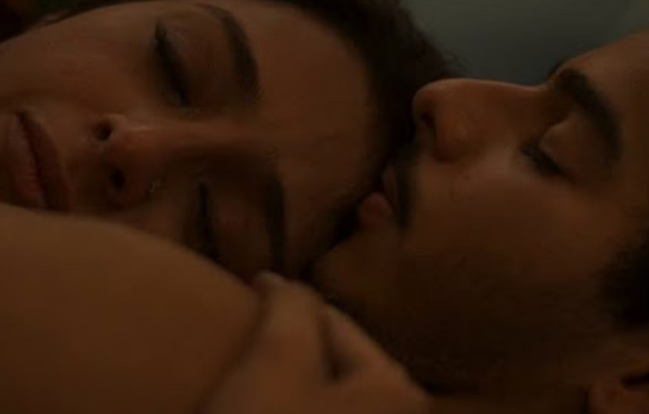 ২৪ বছরের তরুণের সঙ্গে ঘনিষ্ঠ দৃশ্যে ৪৮ বছরের টাবু, চুম্বনের দৃশ্য তোলপাড় সৃষ্টি করেছে ২৪ বছরের তরুণের সঙ্গে ঘনিষ্ঠ দৃশ্যে ৪৮ বছরের টাবু, চুম্বনের দৃশ্য তোলপাড় সৃষ্টি করেছে