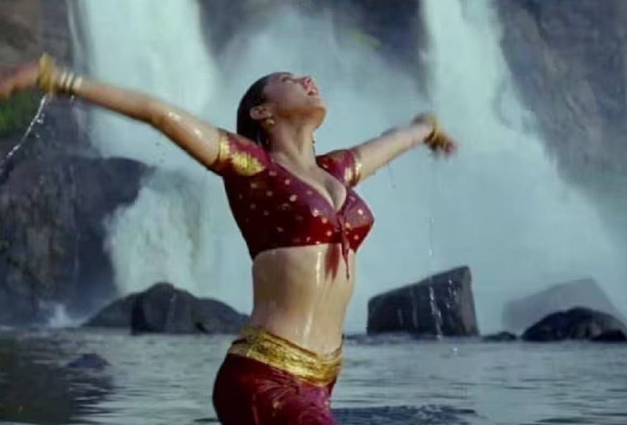 VIDEO: বিয়ের রাতে তৈরি সেই সুপারহিট গান, যা ২৭ বছর পরেও প্রতিটি হৃদয়ের স্পন্দন! আজও হিট VIDEO: বিয়ের রাতে তৈরি সেই সুপারহিট গান, যা ২৭ বছর পরেও প্রতিটি হৃদয়ের স্পন্দন! আজও হিট