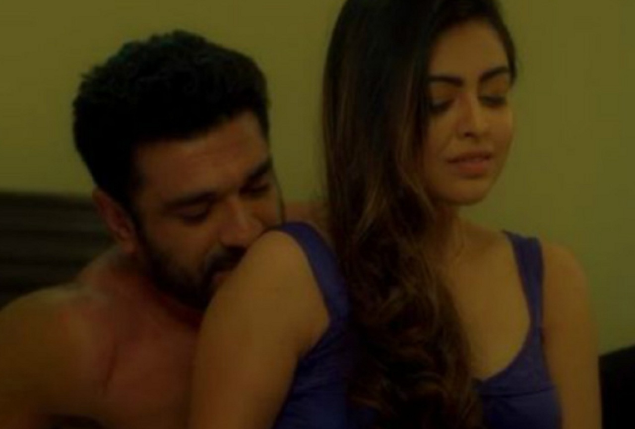 Web Series: শাফাক নাজের সাহসী অভিনয় ঝড় তুলেছে ইন্টারনেটে, ঘরের আলো নিভিয়ে দেখুন halala web series